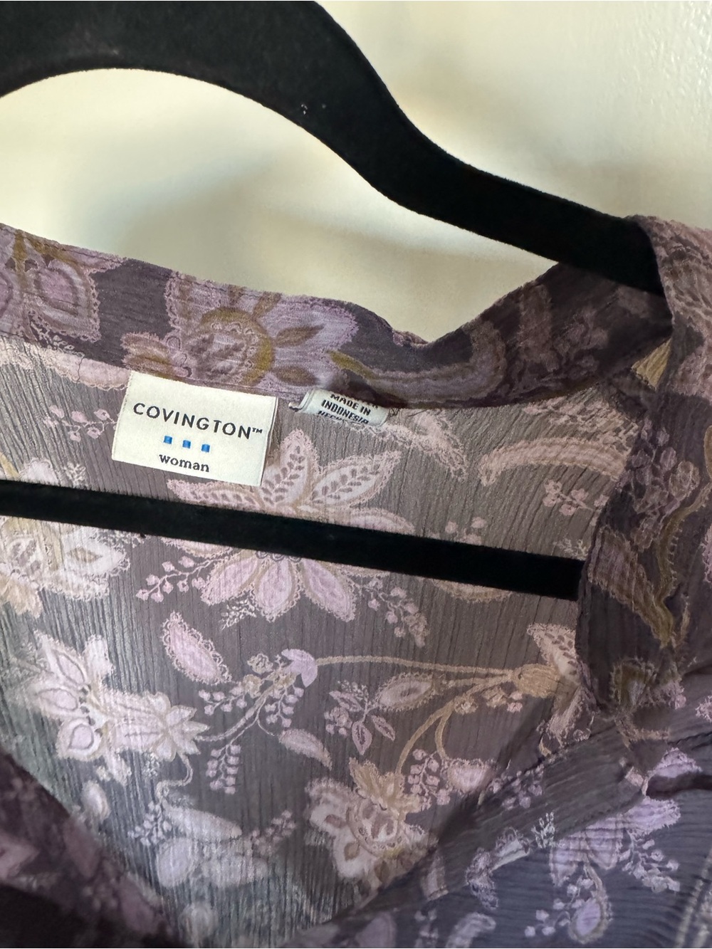 Cute Floral Blouse - Picture 2 of 3
